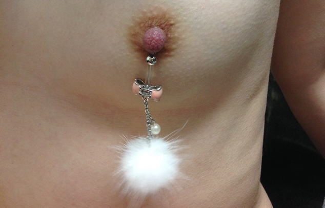 【閲覧注意】乳首にピアスをしているアブノーマルな女の子