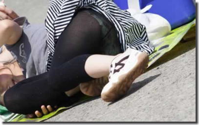 パンストやタイツ越しのパンツが見える透けパンチラのエロ画像 ②