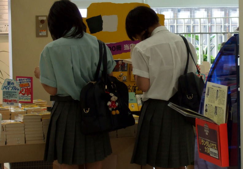 女子高校生の透けブラ画像でシコりたいとか思ってる変態ちょっとコイｗｗｗｗ