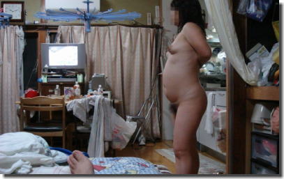 家庭内の熟女が生活感あり過ぎて実家に帰りたくなるエロ画像 ④