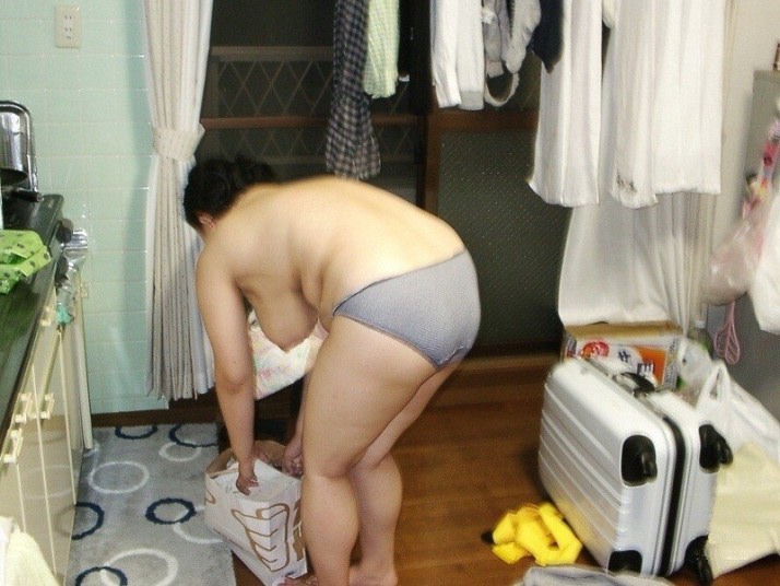 家庭内の熟女が生活感あり過ぎて実家に帰りたくなるエロ画像