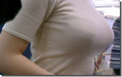 着衣巨乳の街撮りエロ画像がロケットおっぱいだらけのケース ②