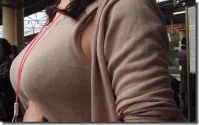 着衣巨乳の街撮りエロ画像がロケットおっぱいだらけのケース ③