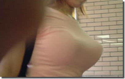 着衣巨乳の街撮りエロ画像がロケットおっぱいだらけのケース ④