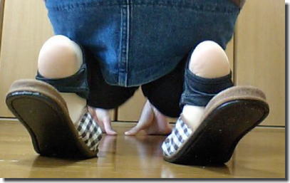 トレンカという踵とつま先が丸出しなお洒落アイテムのエロ画像 ④