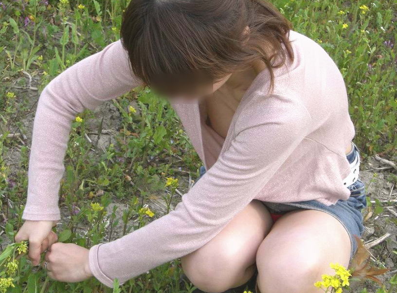 パンツや乳首も出た！胸チラからのパンチラチクチラエロ画像