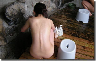 セクシーに浮き出た背骨・鎖骨・肋骨・肩甲骨のエロ画像 ①