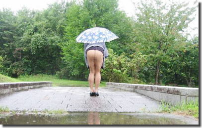 雨ときどき晴れのち雪で傘を差してる露出狂のエロ画像 ②