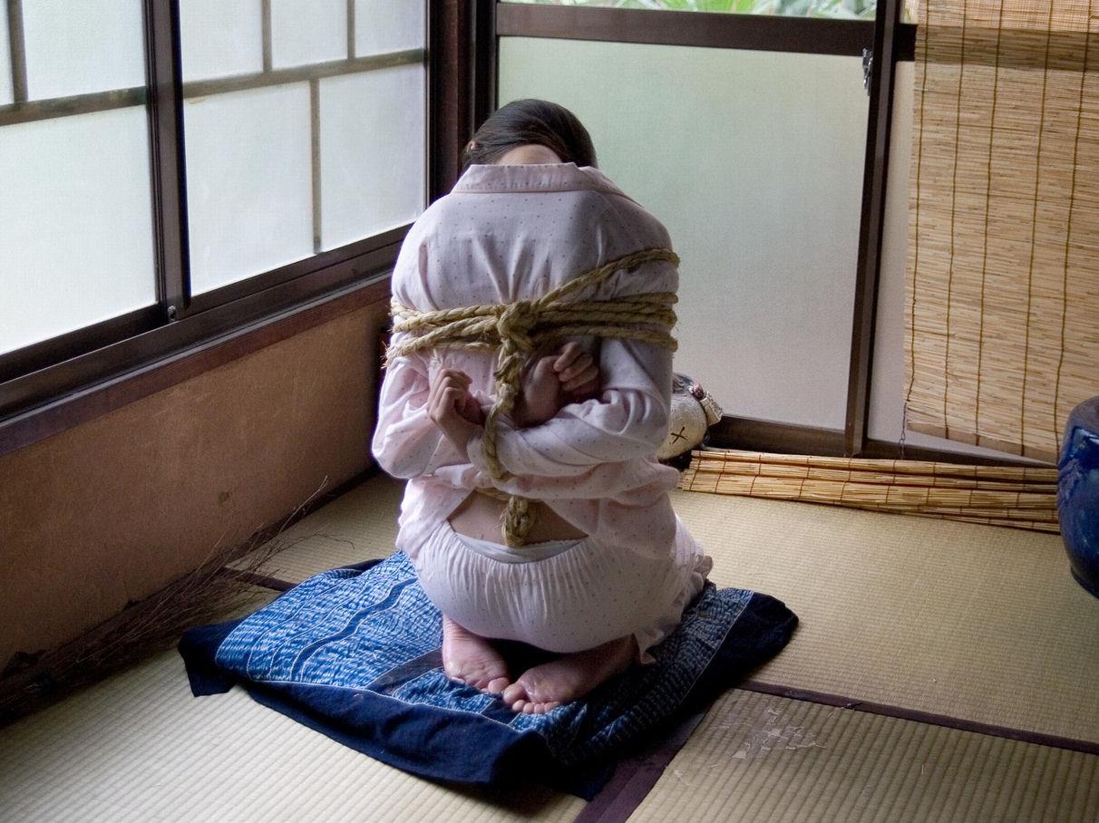 エロい妄想するのに最適な緊縛されて自由を奪われた女のエロ画像
