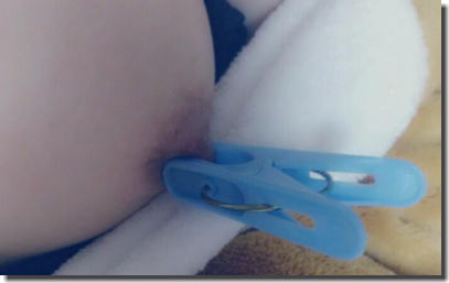 乳首責め痛ッ！洗濯バサミやクリップでおっぱいを挟むエロ画像 ③