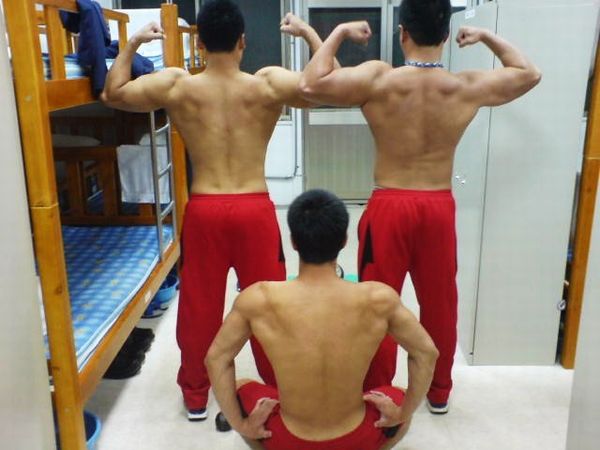 三角筋 広背筋 逞しい 頼もしい 男の背中 エロ画像【3】