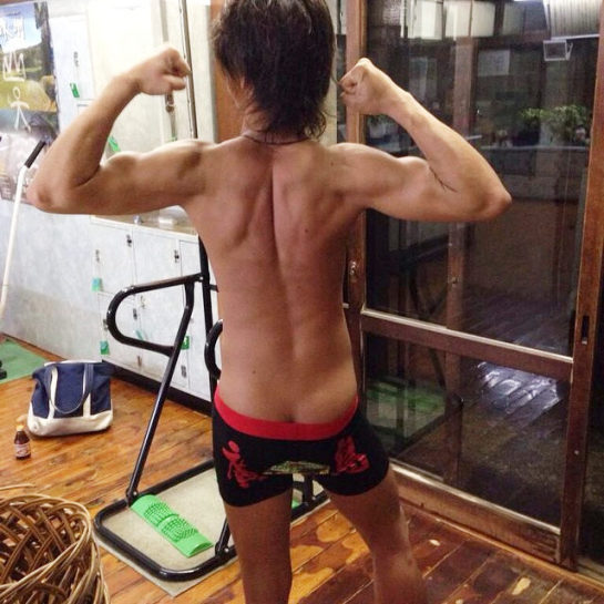三角筋 広背筋 逞しい 頼もしい 男の背中 エロ画像【9】