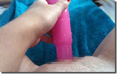 外国人女性がオナニーを自画撮りした自慰写メエロ画像 ②