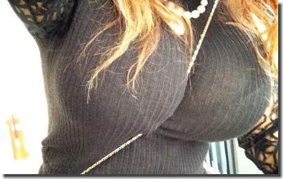 着衣巨乳がパイスラ！街撮りされ易いおっぱいのエロ画像 ③