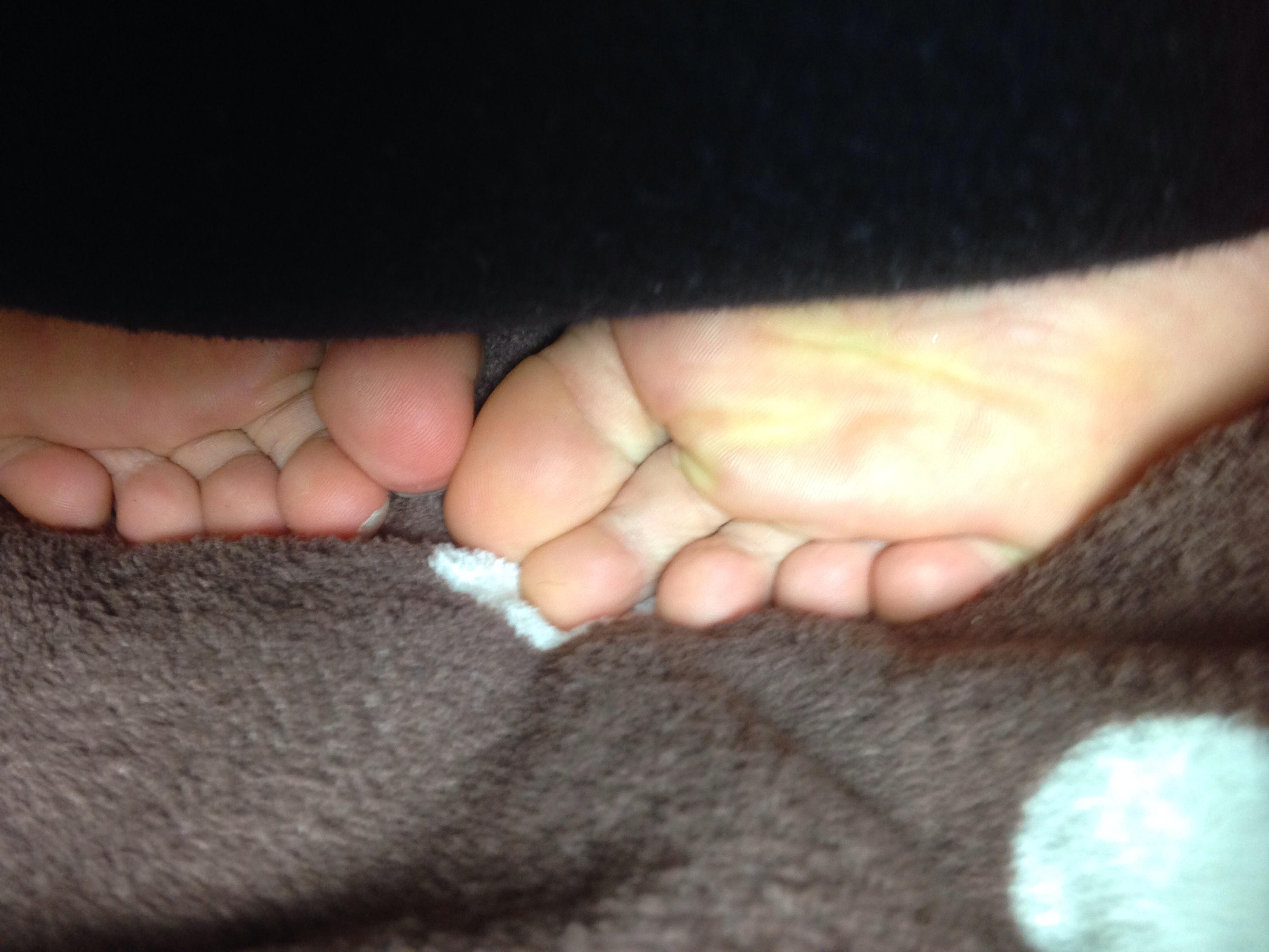 家庭内 足の裏 嫁 姉 妹 彼女 足裏フェチ エロ画像【25】