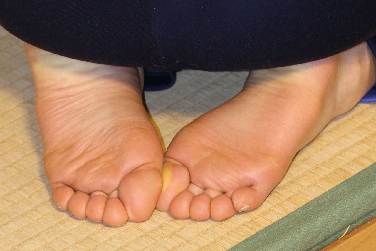 家庭内 足の裏 嫁 姉 妹 彼女 足裏フェチ エロ画像【27】