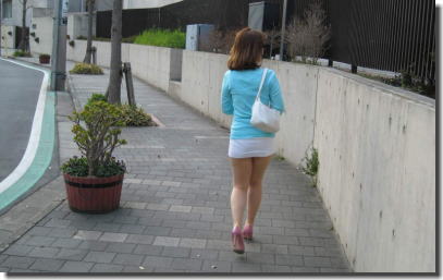 ムチムチな太ももからほっそり美脚まで生足街撮りエロ画像 ②
