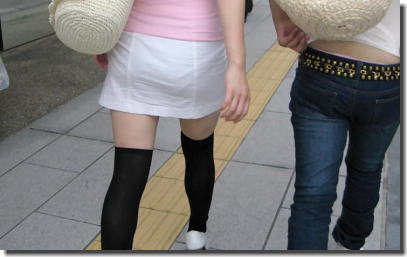 普通にパンツが透けてるスケパン街撮りエロ画像 ③