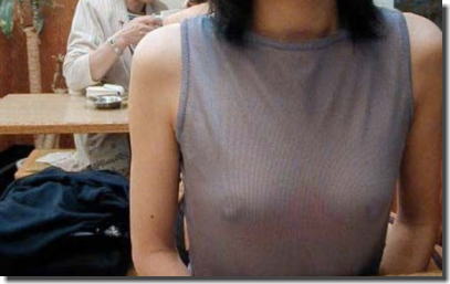 着衣おっぱいから透け乳首！ノーブラ派の胸ポチエロ画像 ②