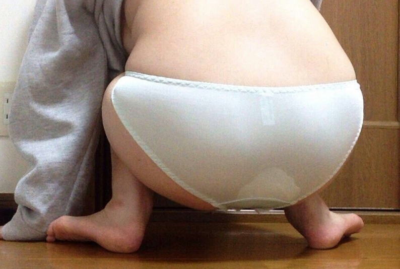 デカパンティはいてる女子のエロ画像