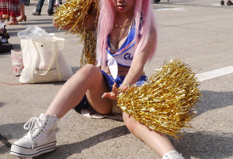 コスプレイヤー達の挑発的なパンチラ画像