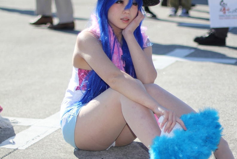 コスプレイヤーのパンチラってわざとってわかっててもエロ過ぎるwwwwwwww