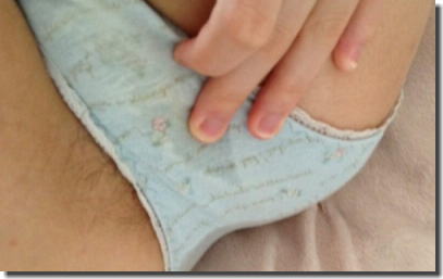 パンツのシミ投稿！素人の自画撮り染みパンエロ写メ画像 ②