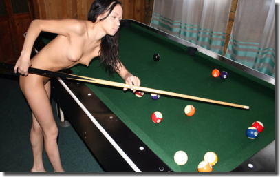 全裸やパンツ一枚でビリヤード！玉突きスポーツのエロ画像 ②