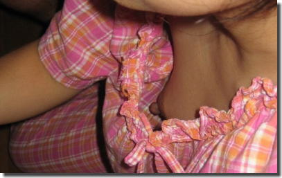 乳首がパッカーンしたブカブカおっぱいの胸チラエロ画像 ④