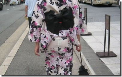 浴衣女子のパンチラ祭り！逆さ撮りと透けパンツのエロ画像 ③