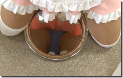 奇跡あり！床や鏡にパンツが映り込む反射パンチラエロ画像 ③