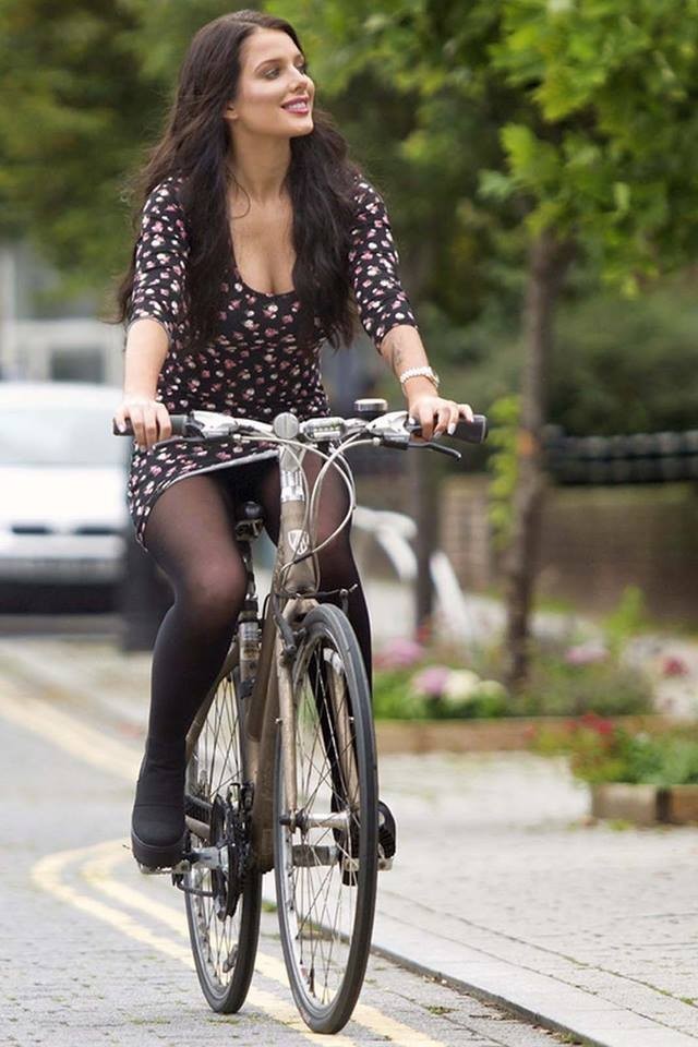 自転車 パンチラ お尻 外国人 エロ画像【22】