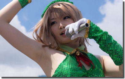 コミケでワキ全開！コスプレイヤーの脇が気になるエロ画像 ②