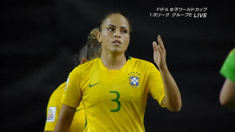 【速報】女子サッカーで巨乳美女が汗で濡れて乳首透け透けｗｗｗｗｗｗ