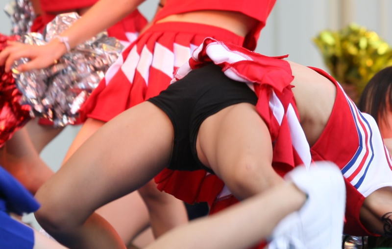 チアガールの鍛えられた下半身をエロ目線で見ちゃうやつｗｗｗｗｗｗ