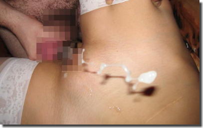 精子ドピュ！激しい射精！ザーメンが勢い良く飛ぶエロ画像 ③