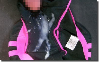 パンツに精子ぶっかけ！女性用下着射精マニアのエロ画像 ①