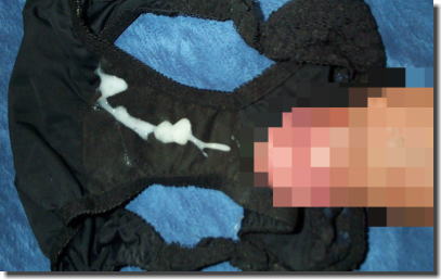 パンツに精子ぶっかけ！女性用下着射精マニアのエロ画像 ④