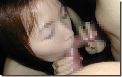 ニ本以上の複数チンコを女一人がフェラで処理するエロ画像 ①
