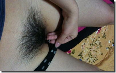 脱ぎかけパンツや引っ掛けパンツにムラムラする自撮り画像 ③