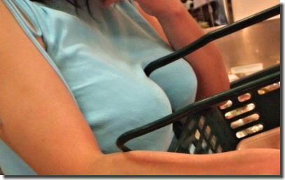着衣巨乳な素人女子と腕組んでデートしたくなるエロ画像 ①