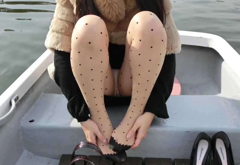 ボート パンチラ 彼女 マンチラ 熟女 エロ画像