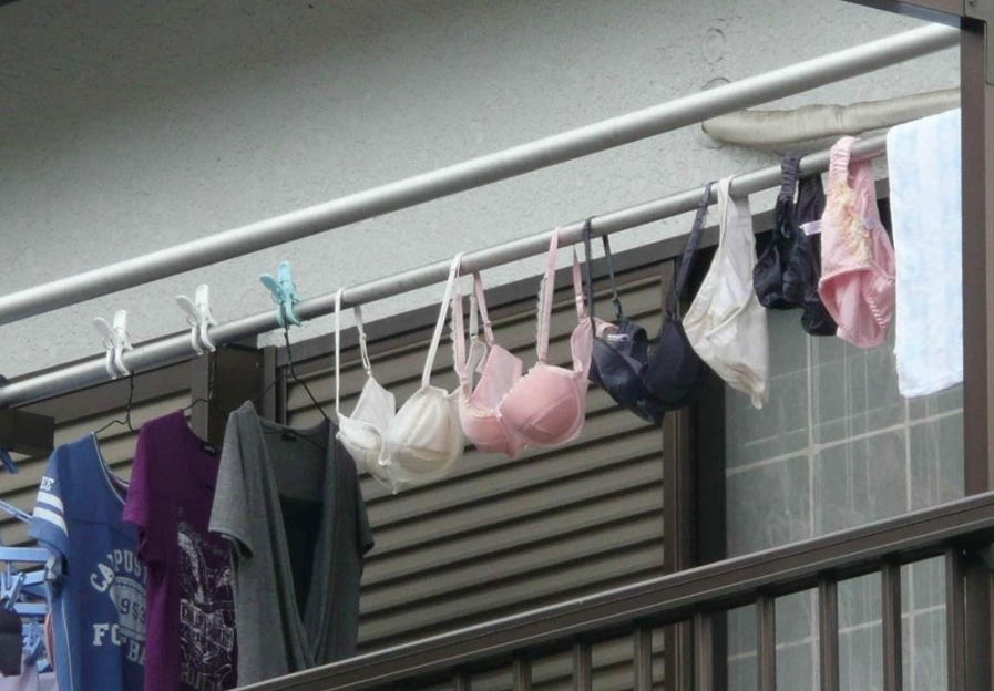 ブラジャー パンツ ベランダ 外干し 下着 エロ画像
