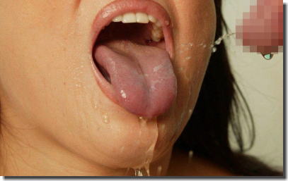 おしっこシャワー！聖水をかけたりかけられているエロ画像 ④