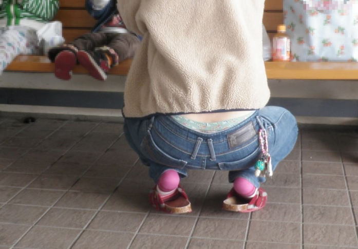 【！？】子連れママのパンチラに対する警戒心ｗｗｗｗｗｗｗ