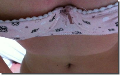 貧乳おっぱいだけど大人だからブラジャーつけてるエロ画像 ④