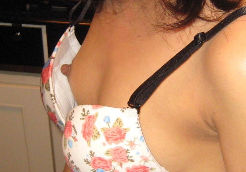 貧乳 おっぱい 大人 ブラジャー エロ画像