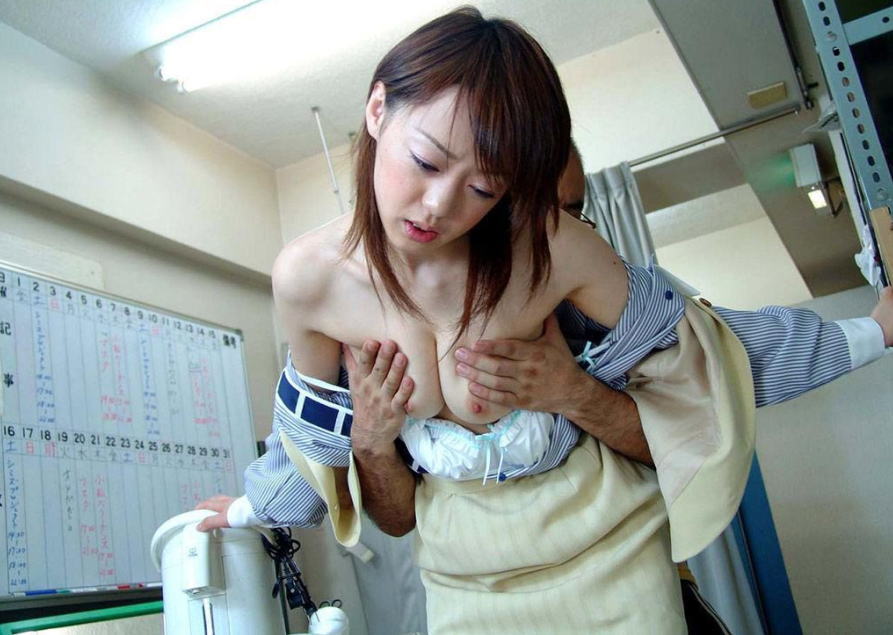 おっぱい 背後 鷲掴み パイ揉み エロ画像