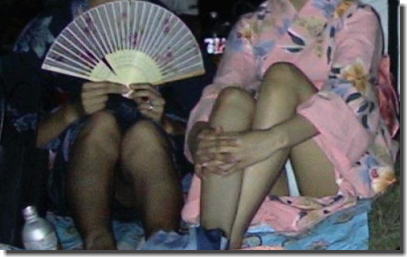 風情ある浴衣パンチラ画像！これぞ日本人のアップスカート ③