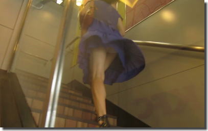 パンツに夢中！男を上目遣いにさせる階段パンチラ画像集 ②